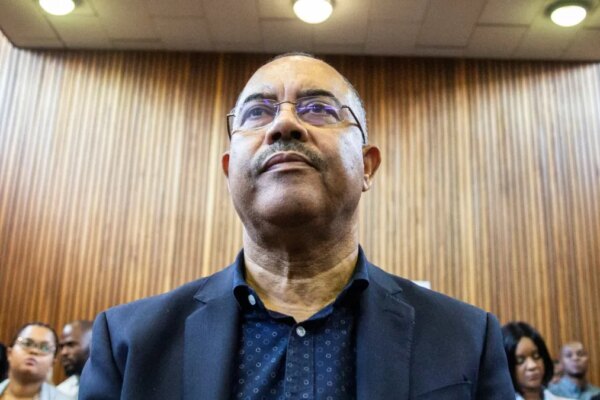 TAP bloqueia deportação de Manuel Chang
