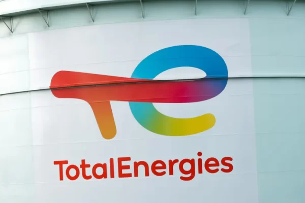 TotalEnergies suspende 15% da produção mundial devido à instabilidade no Médio Oriente