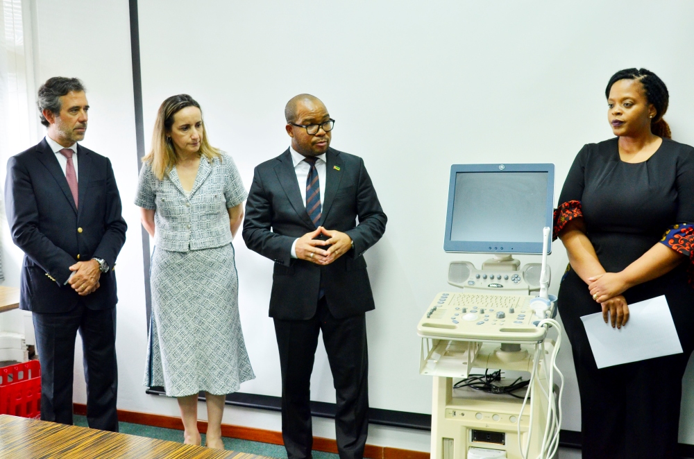 UEM recebe equipamento para reforçar formação em cardiologia