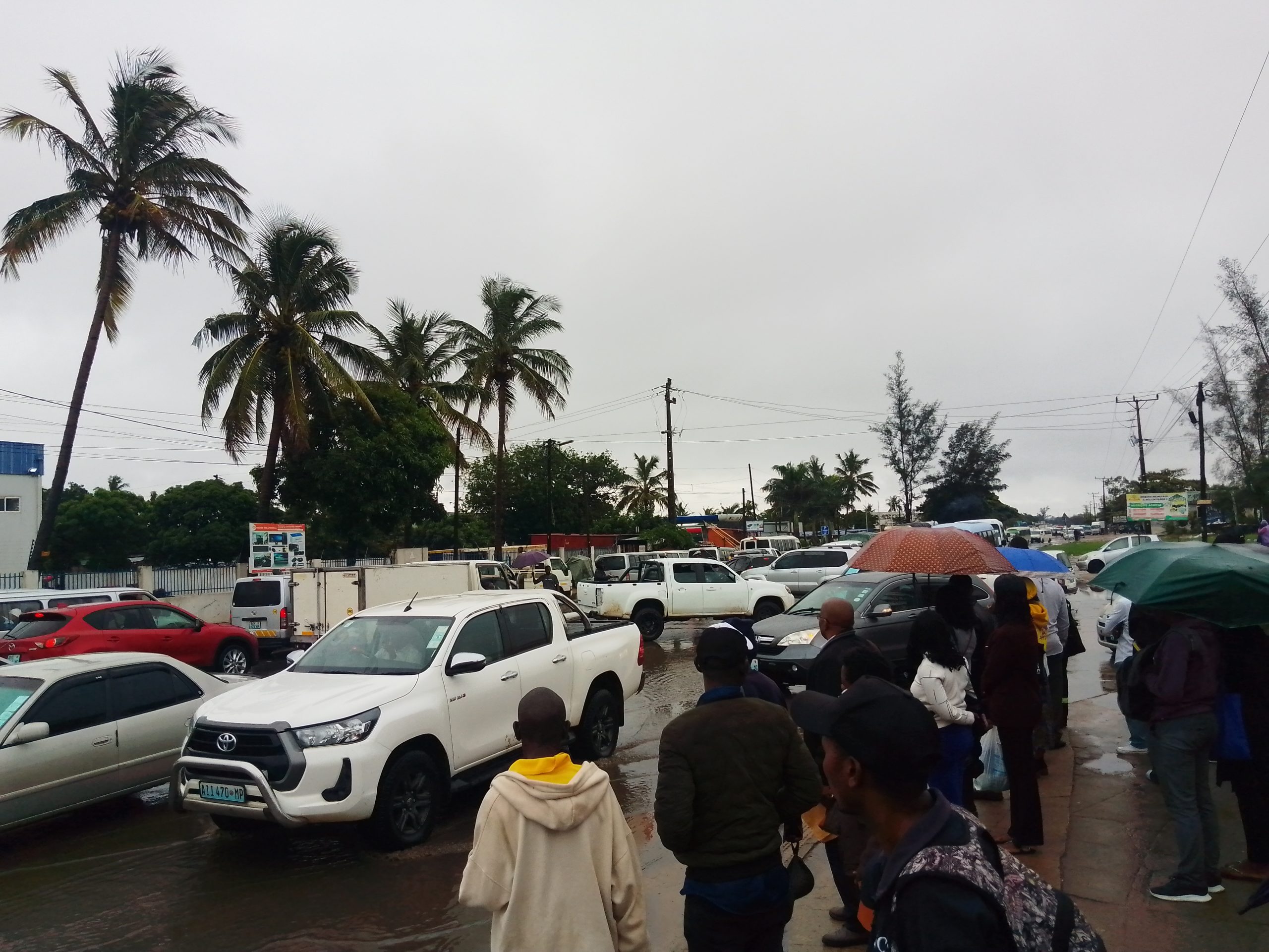 ‎N1 com trânsito condicionado pela chuva‎