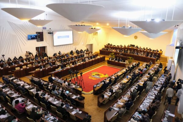 AR aprecia pacote de governação descentralizada
