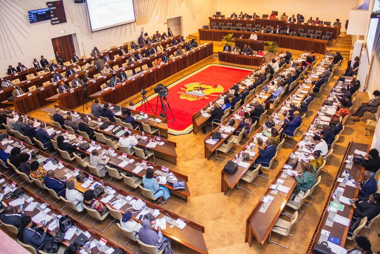 AR ausculta ministro da Administração Estatal e Função Pública