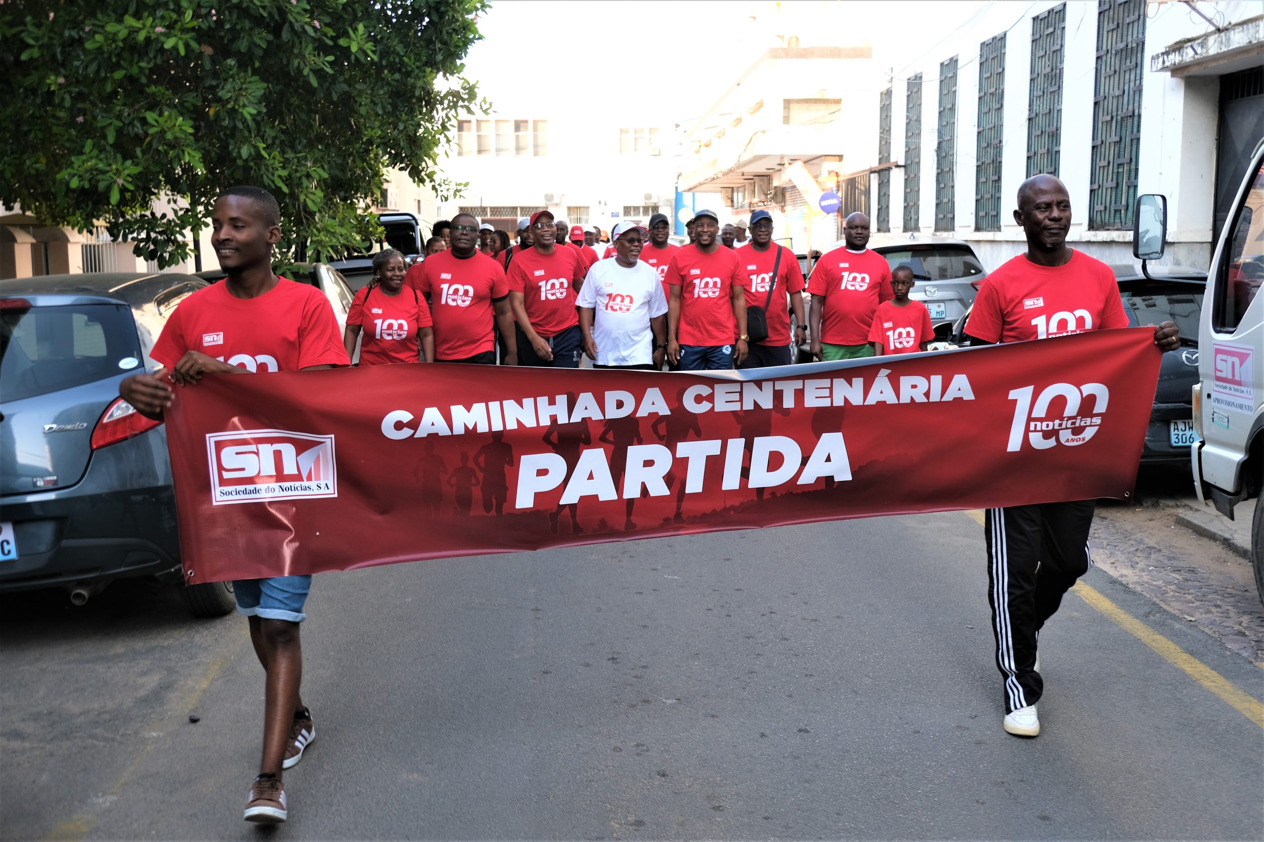 Caminhada marca 100 anos do jornal Notícias