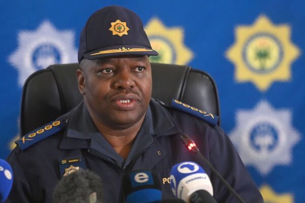 Chefe da Polícia sul-africana comparece hoje em tribunal por suspeita de irregularidades