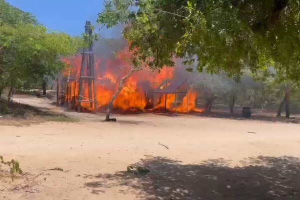 Incêndio destrói três estabelecimentos comerciais em Inhambane