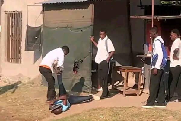 NA ESCOLA SECUNDÁRIA DA LIBERDADE: Destacada equipa para aferir briga entre aluno e  professor