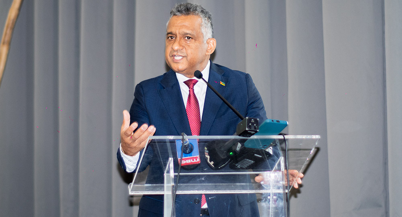 PR participa hoje do lançamento do livro "Repensar o Desenvolvimento Económico" em Maputo