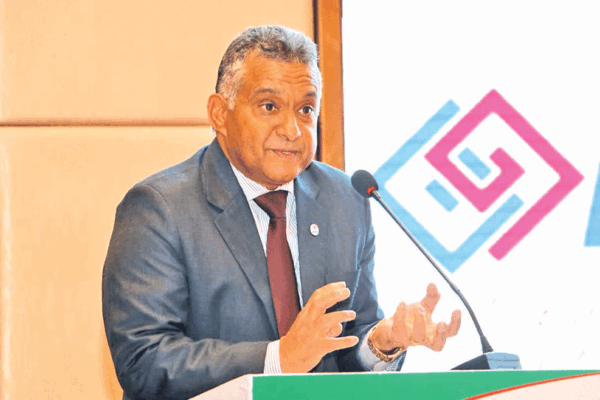PR participa no lançamento do livro de Salim Valá