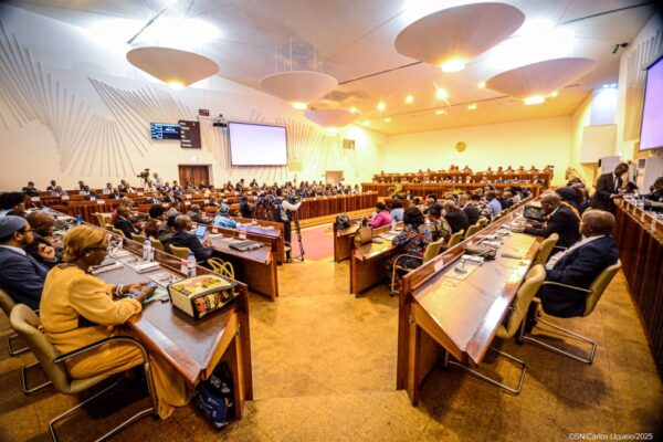 Parlamento aprova na generalidade Lei de controlo do tabaco