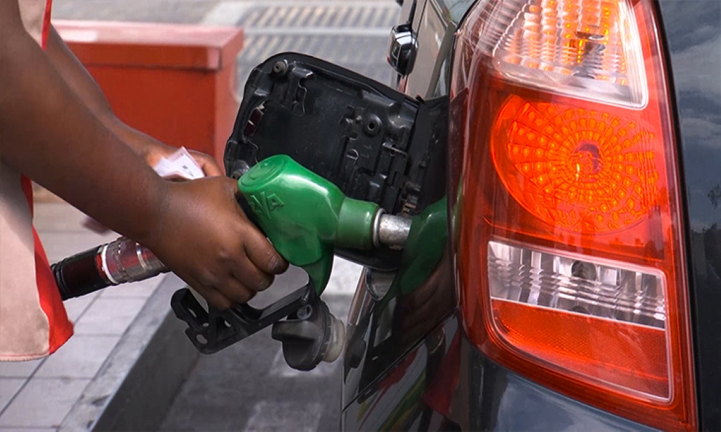 Petróleo cai mais de 15% após anúncio de cessar-fogo no Irão
