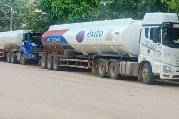 Polícia detém três suspeitos de assaltos a camiões de combustível em Maputo