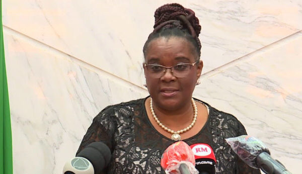 Carmelita Namashulua Inspectora-Geral do Estado