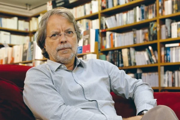 Chapo felicita Mia Couto pela atribuição do “Honoris Causa” na Hungria