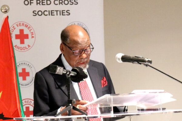 Chissano defende maior cooperação com a Cruz Vermelha face aos desafios globais
