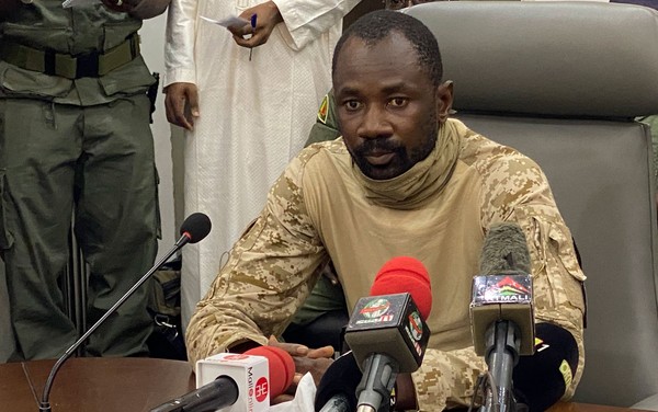 Explosões e tiros abalam vários distritos do Mali