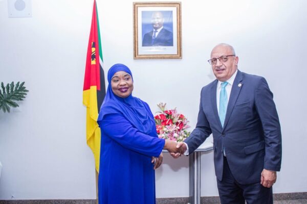 Talapa visita Argélia