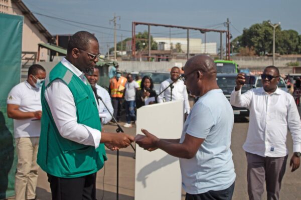 Entregues 441 licenças no âmbito do licenciamento massivo e gratuito dos transportadores semi-colectivos de Maputo