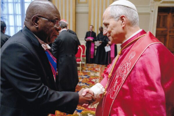 O contacto directo com o Vaticano evita ruídos e potencia parcerias