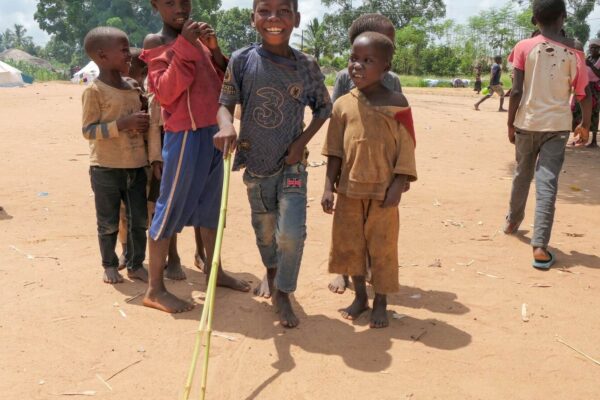 Pobreza afecta mais de seis milhões de crianças no país