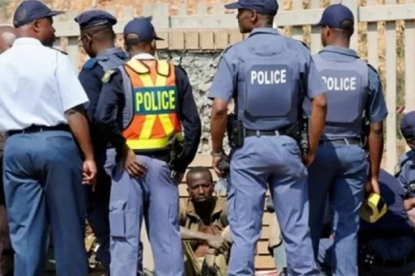 Polícia sul-africana detém suspeitos de assassinar moçambicano em ataque xenófobo