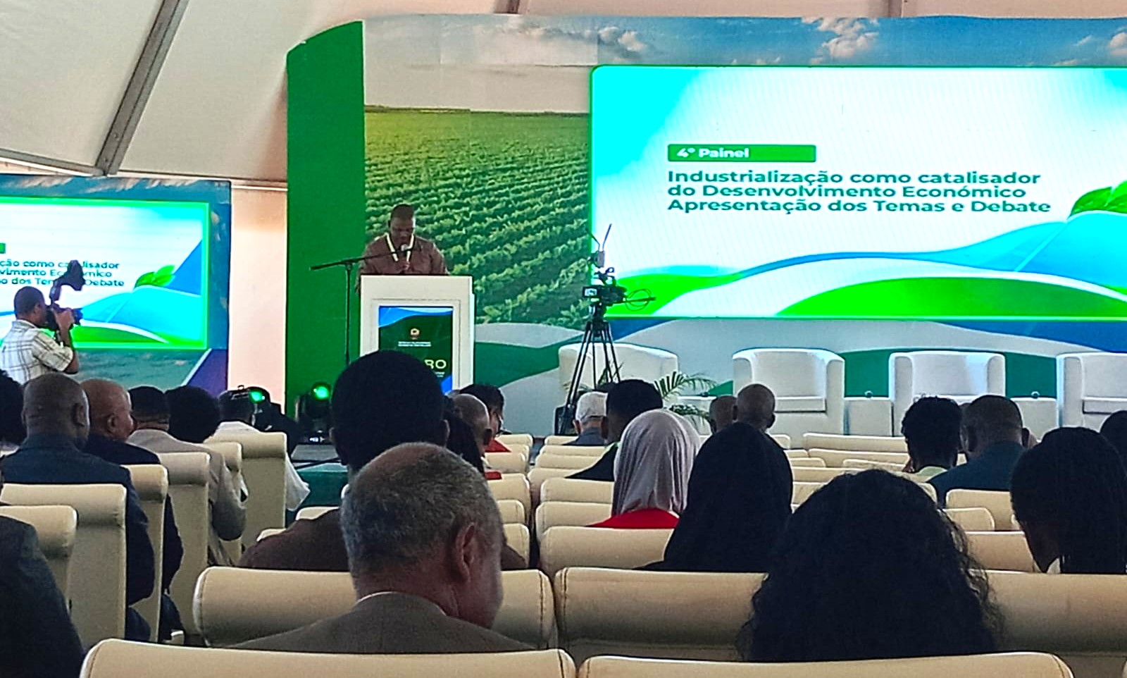 Prossegue conferência internacional de industrialização e agro-negócio