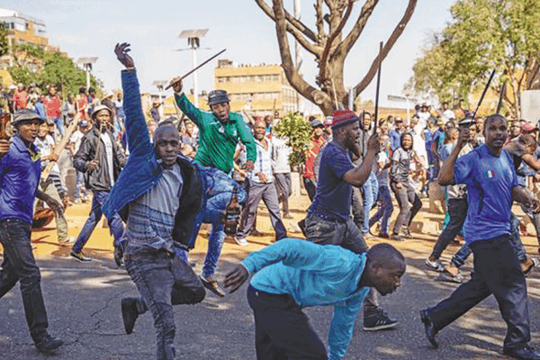 ÁFRICA DO SUL: Mais de 900 detenções em protestos de xenofobia