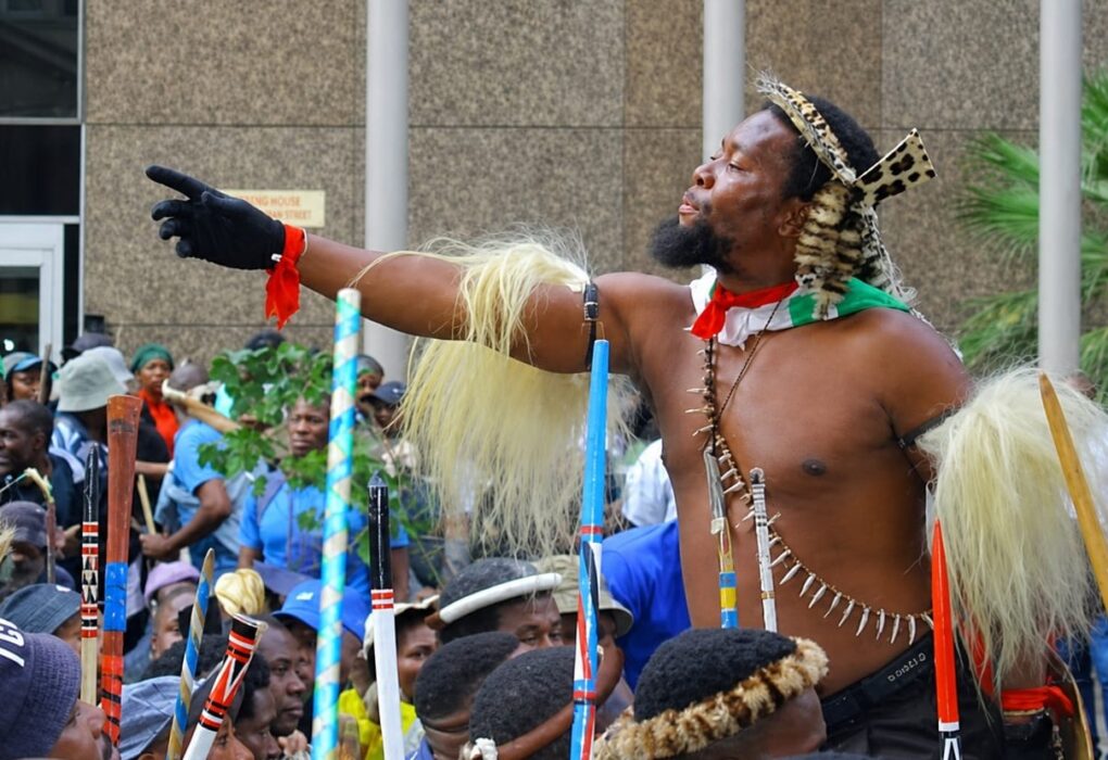 África do Sul: Movimento March and March intensifica protestos após assassinato de líder