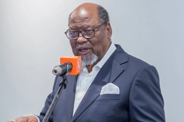 Chissano: Universidade “afastou-se do povo”