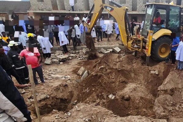 Desabamento de edifício fere 10 pessoas em Durban