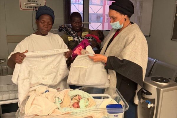 Ecos da xenofobia: bebé nasce na Embaixada de Moçambique em Pretória