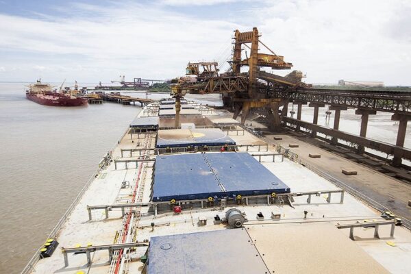 Minérios pesados retidos no Porto de Chongoene