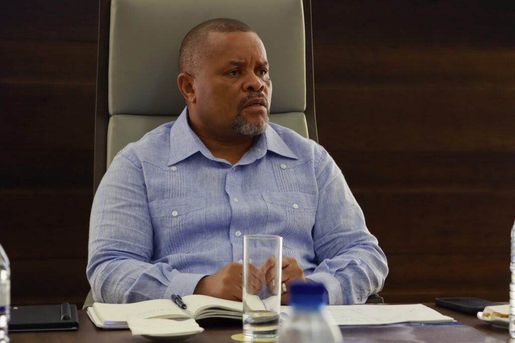 Ministro da Agricultura monitoriza projectos agro-industriais em Cahora Bassa