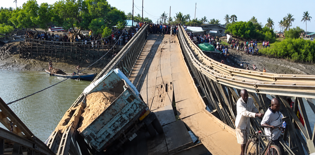 Queda de ponte corta ligação entre o bairro de Incídua e a Cidade de Quelimane