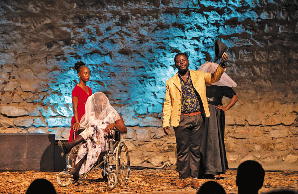 Doar-se ao teatro por “amor à camisola” - Jornal Domingo
